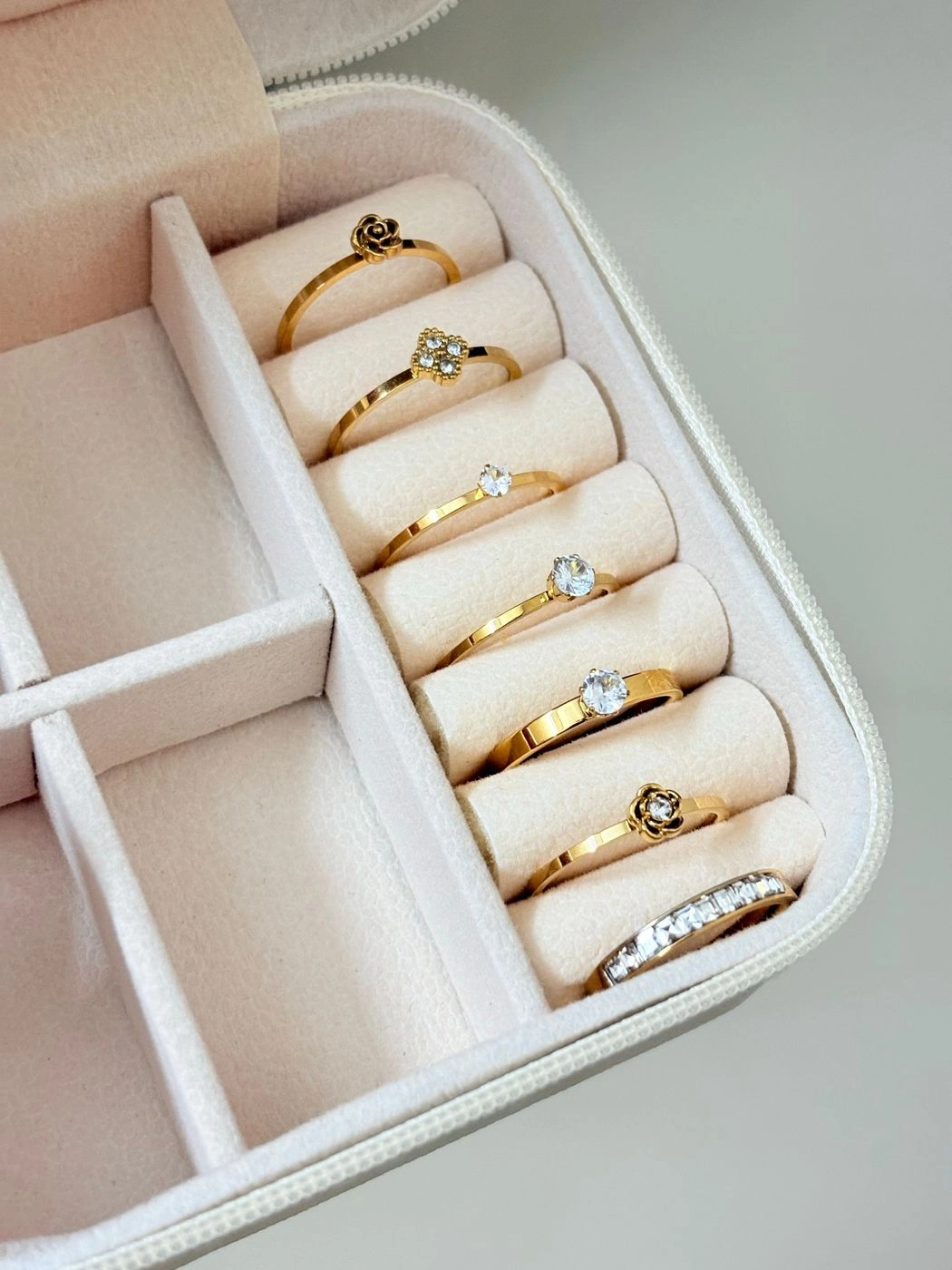 Minimal stackable rings 1