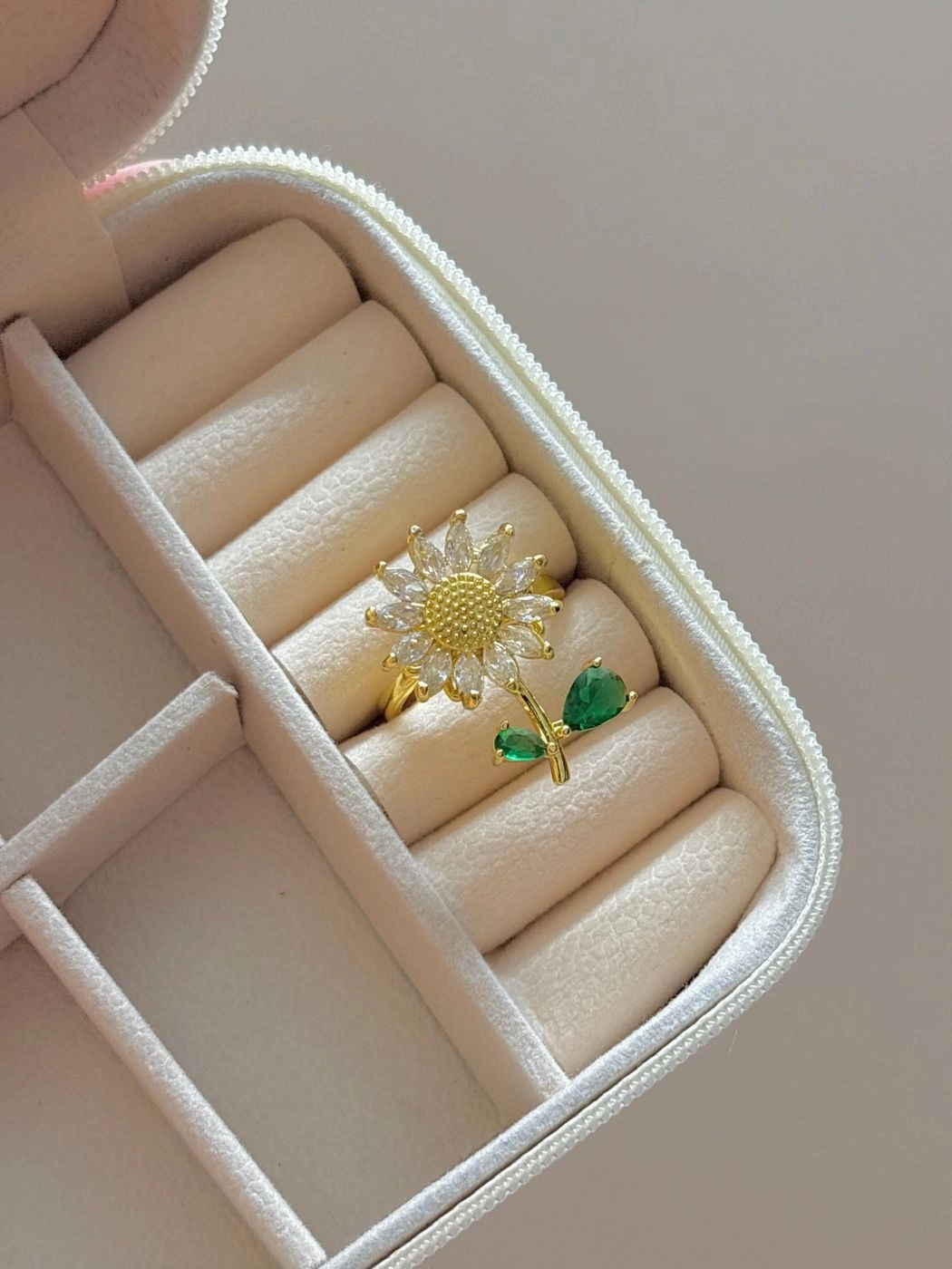 Rotatable sunflower adjustable ring