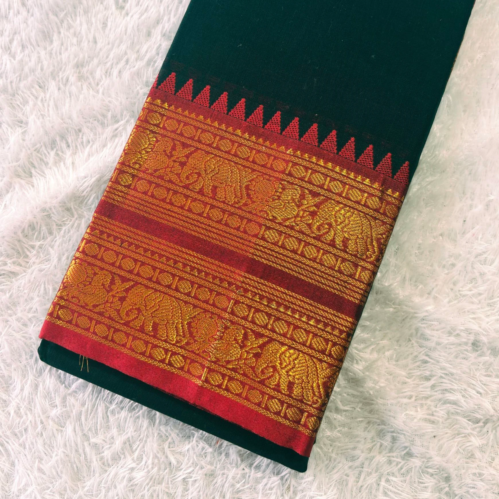 Retta Petta Border Red and Black Cotton Premium Saree