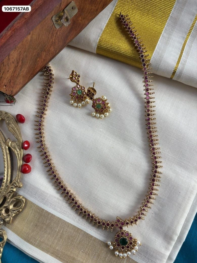 Vedhika Neckset Long