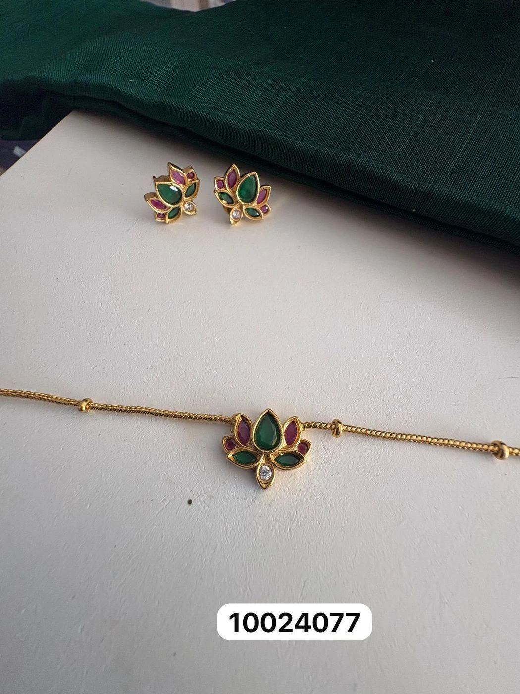Lotus Choker