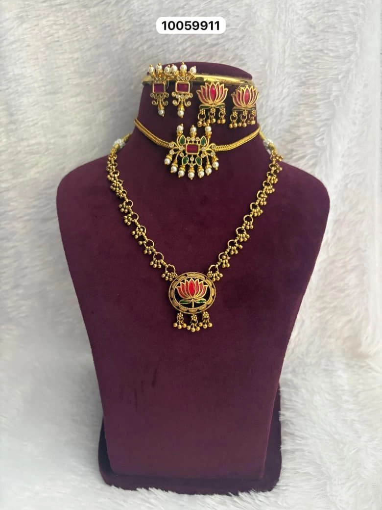 Lotus Long Haram and Choker Combo