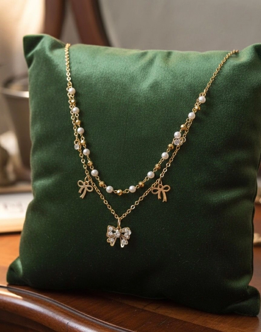 Bow pearl necklace