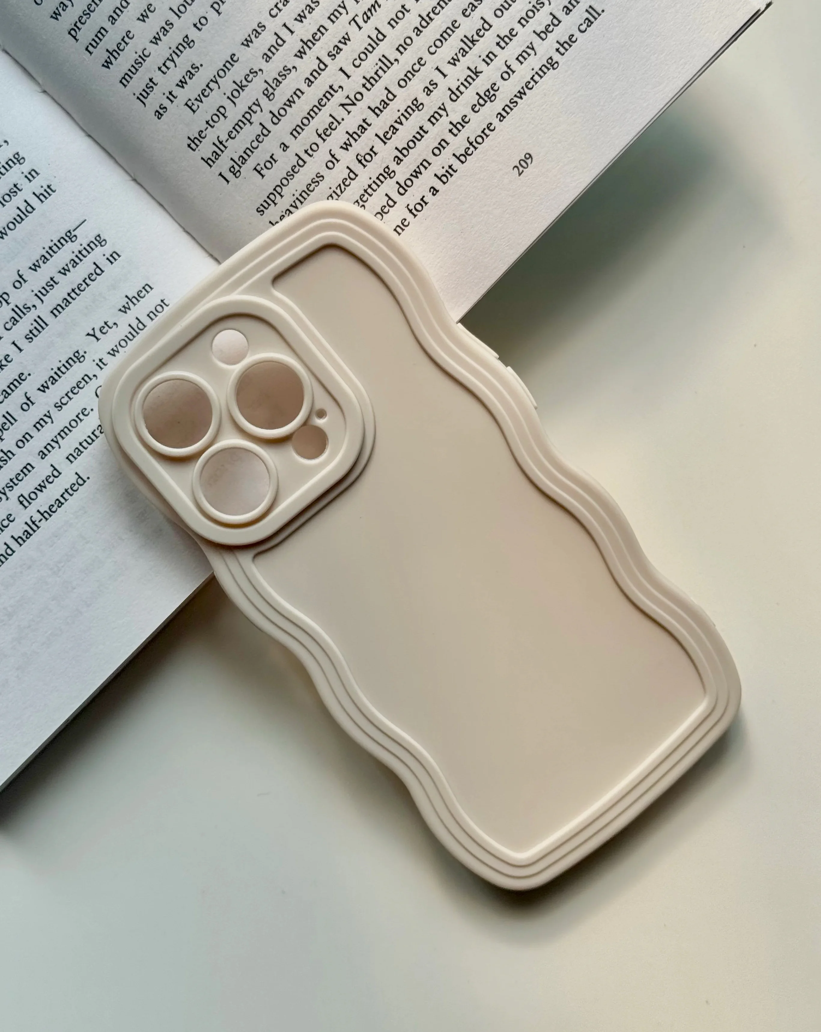 Sold colour curly wave case🤍