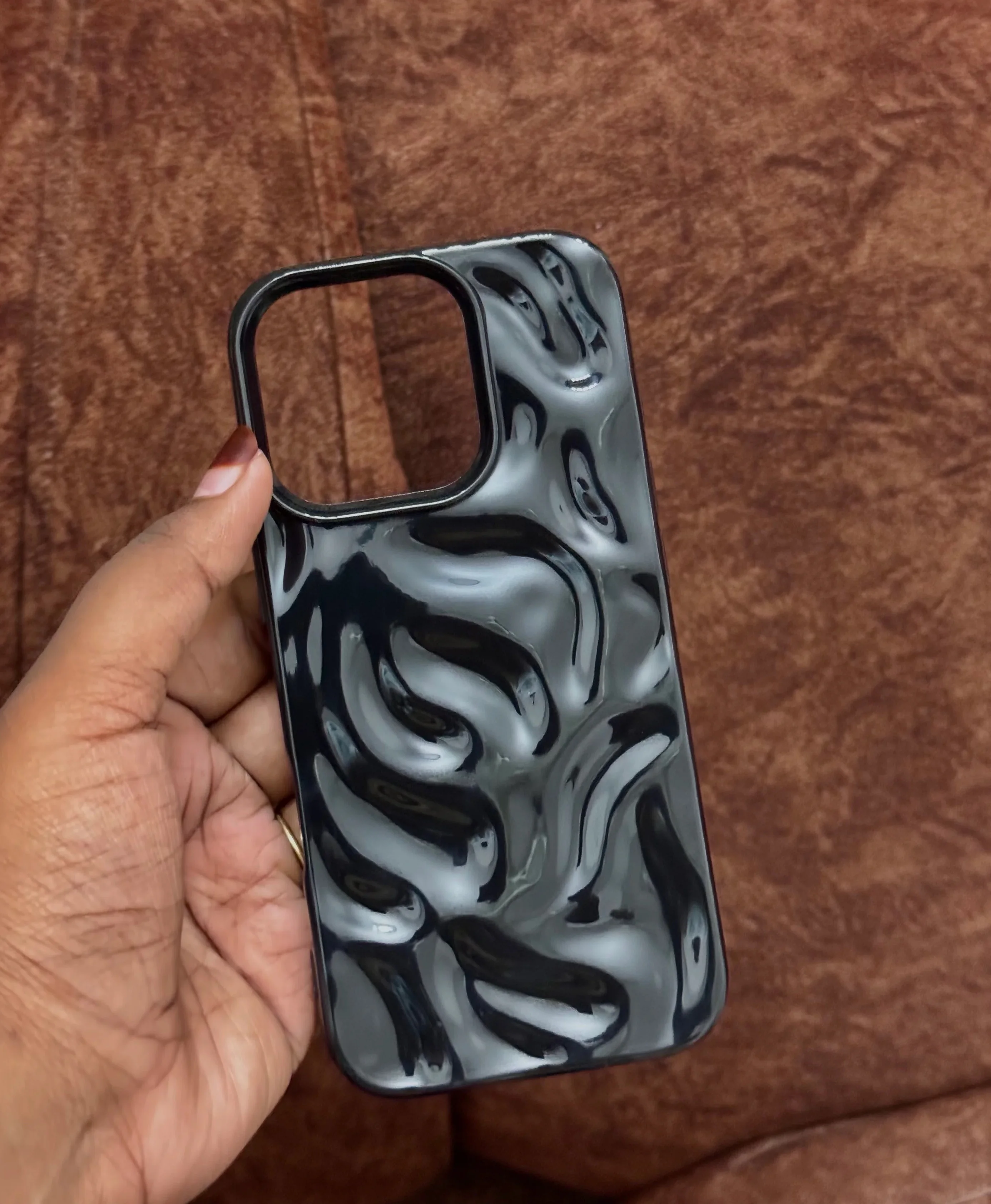 Glossy black wave pattern 🖤🌊