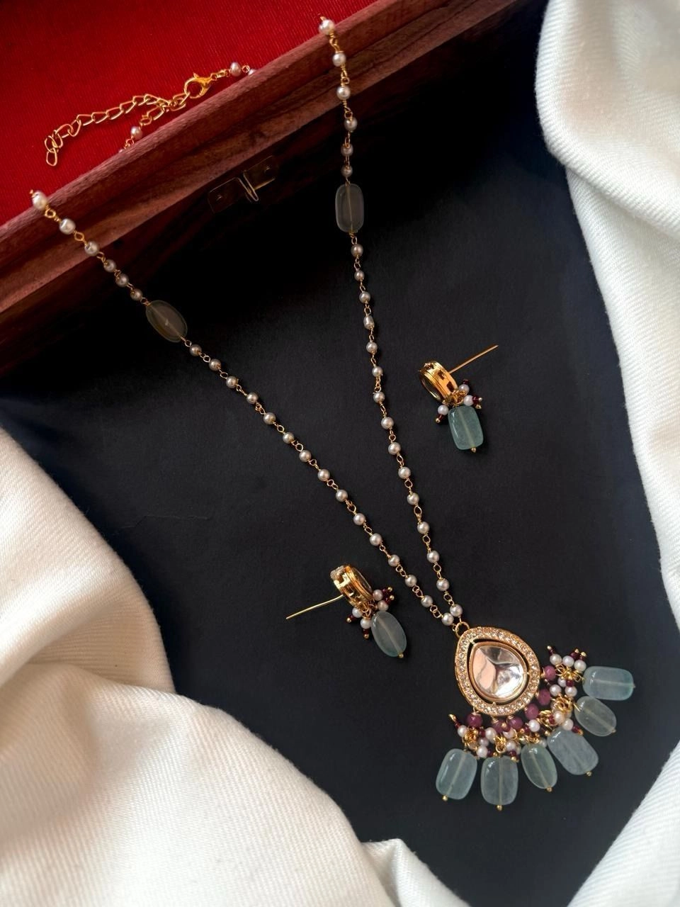 Premium Kundan Stone  withPearl Chain 1