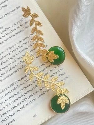 Emerald Valli Long Stud