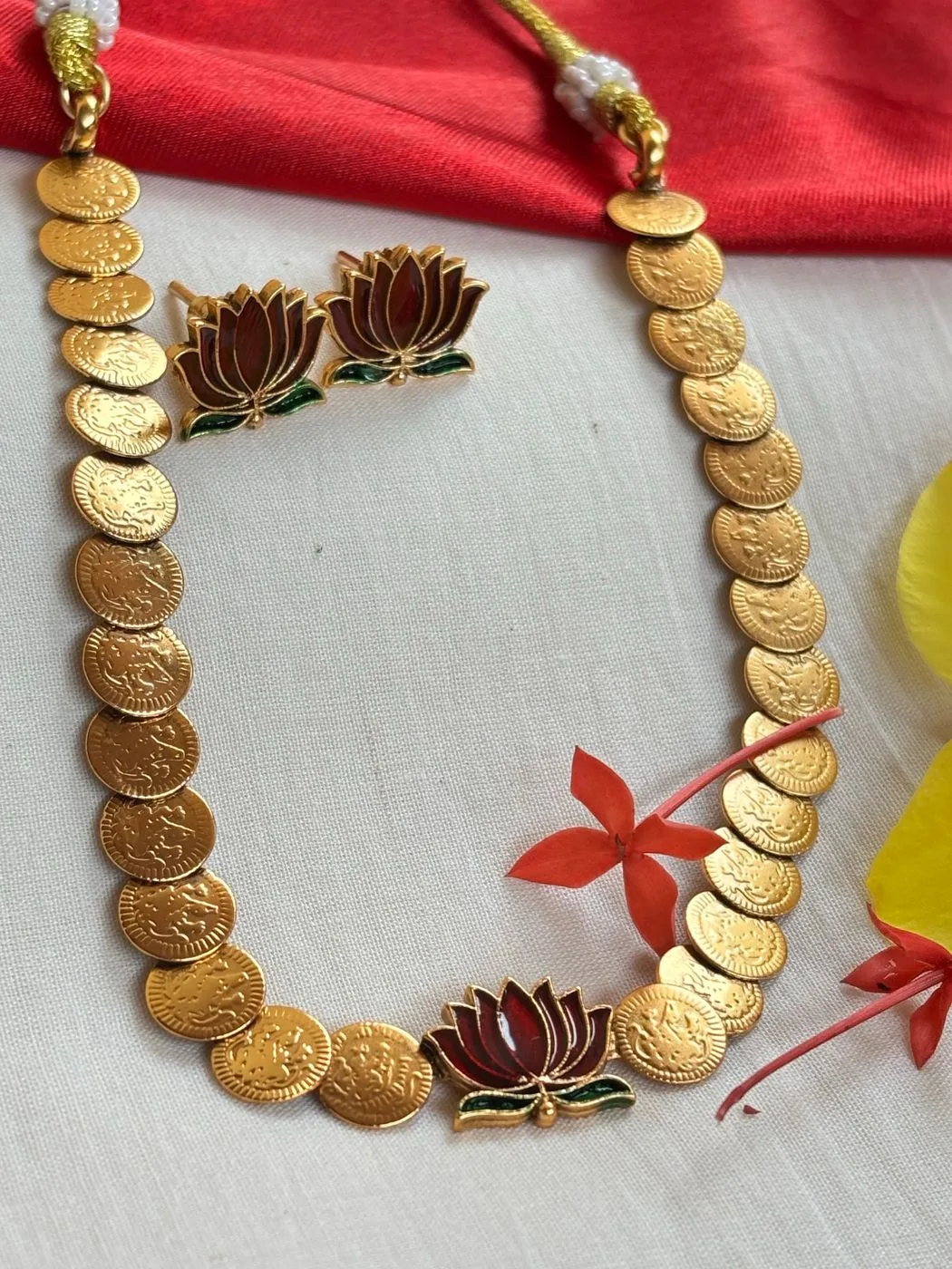 Coin Lotus Chocker 2