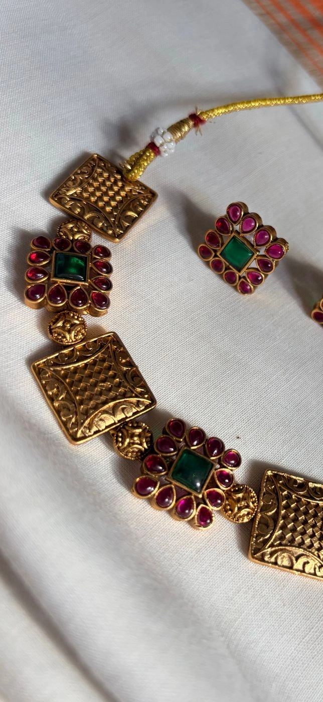 Devayani Multistone Square Chocker 1