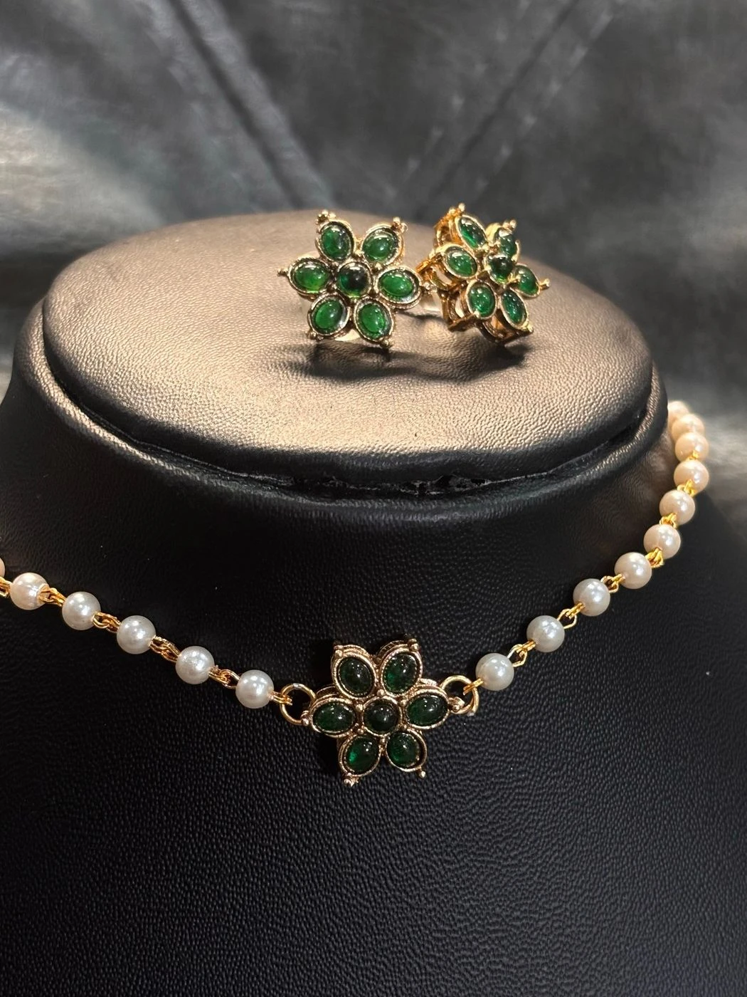 Single layer pearl flower chocker - Green 2