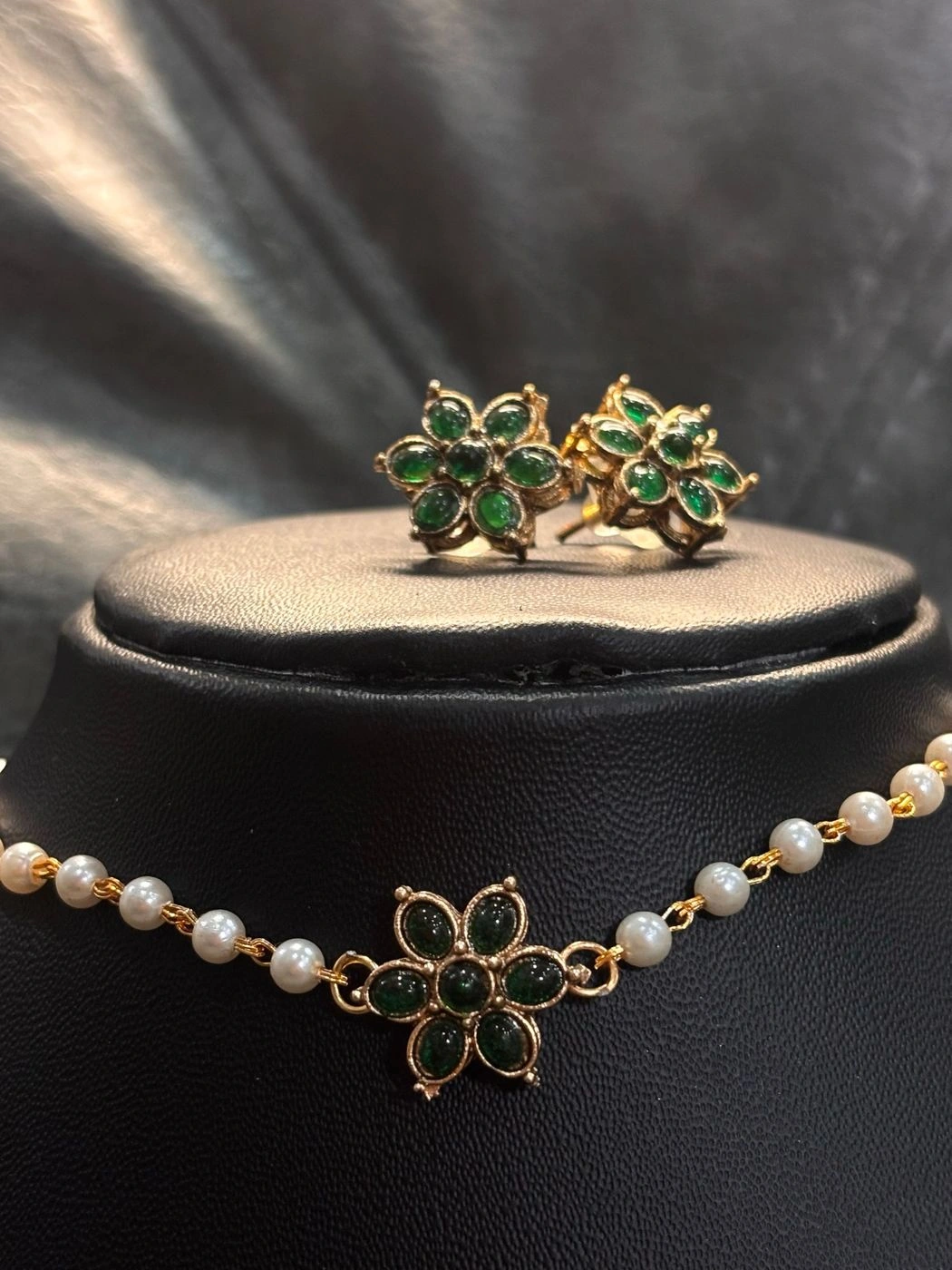 Single layer pearl flower chocker - Green 3