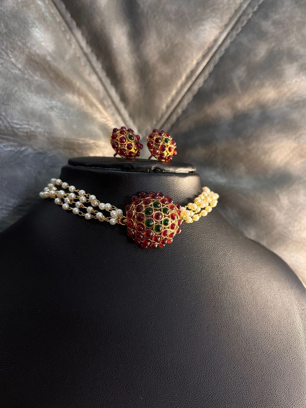 Vaiga Pearl Chocker 4