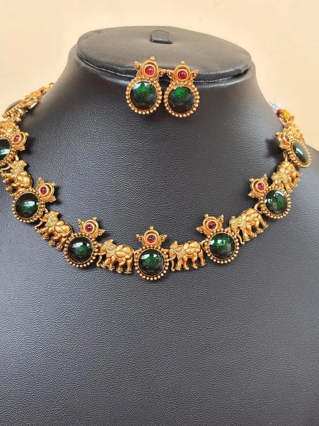 Gajaraga Necklace 1