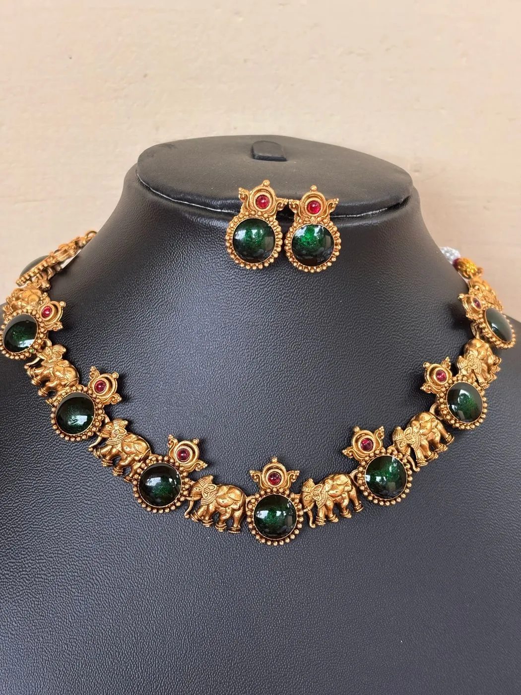 Gajaraga Necklace 3
