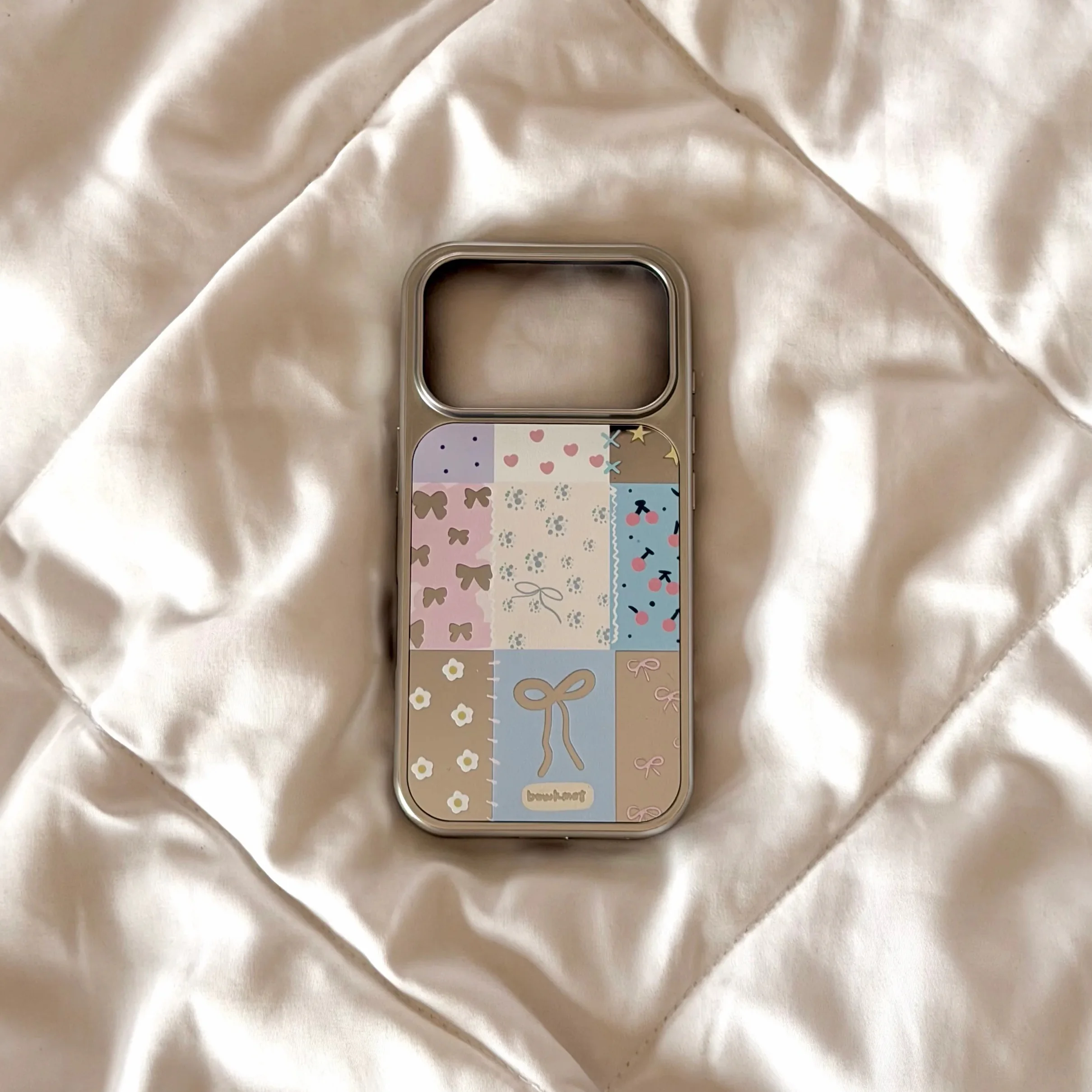 Cute silver bow mirror case