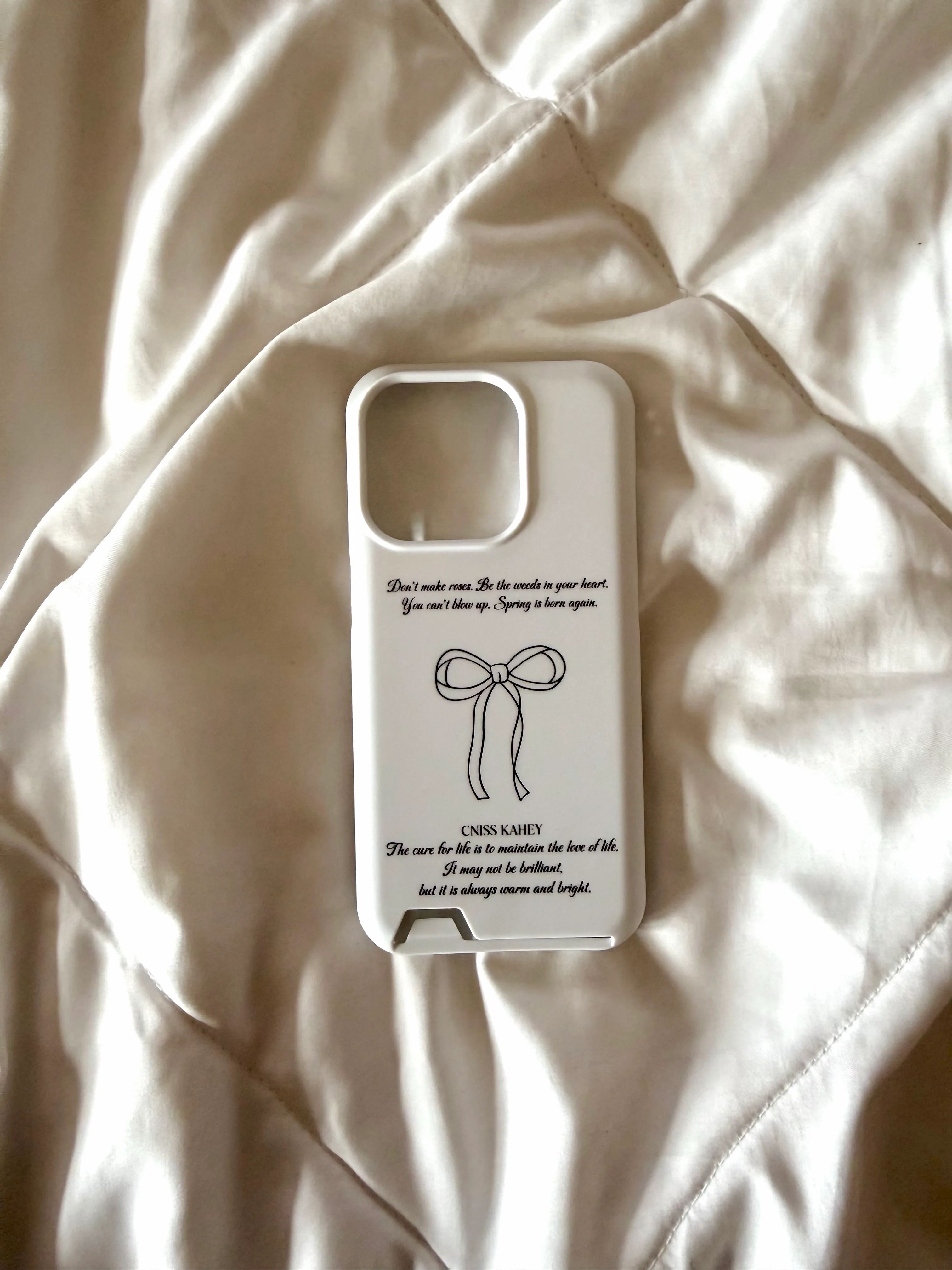 White bow hard case with card holder