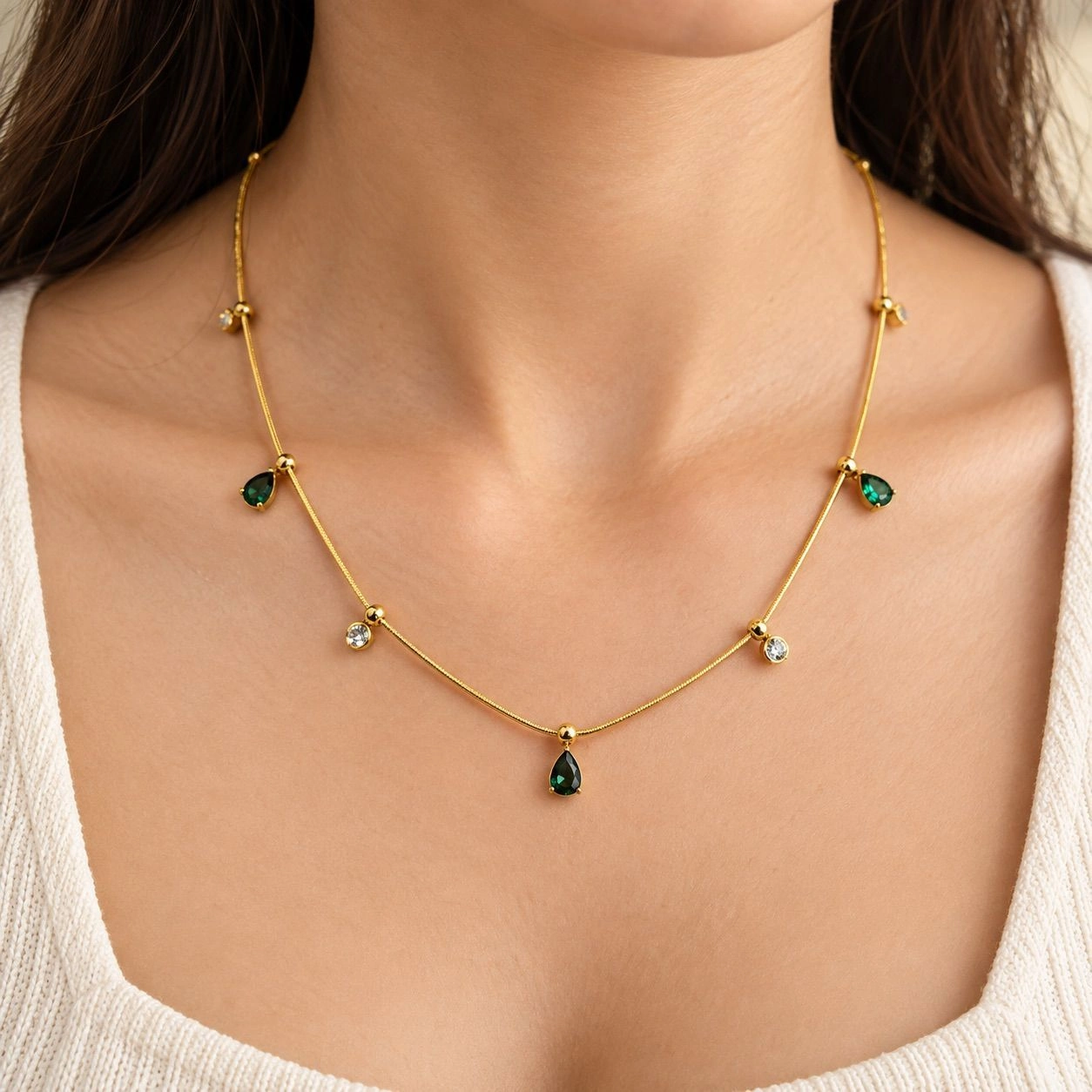 EMERALD GREEN TEARDROP PENDANT NECKLACE 1