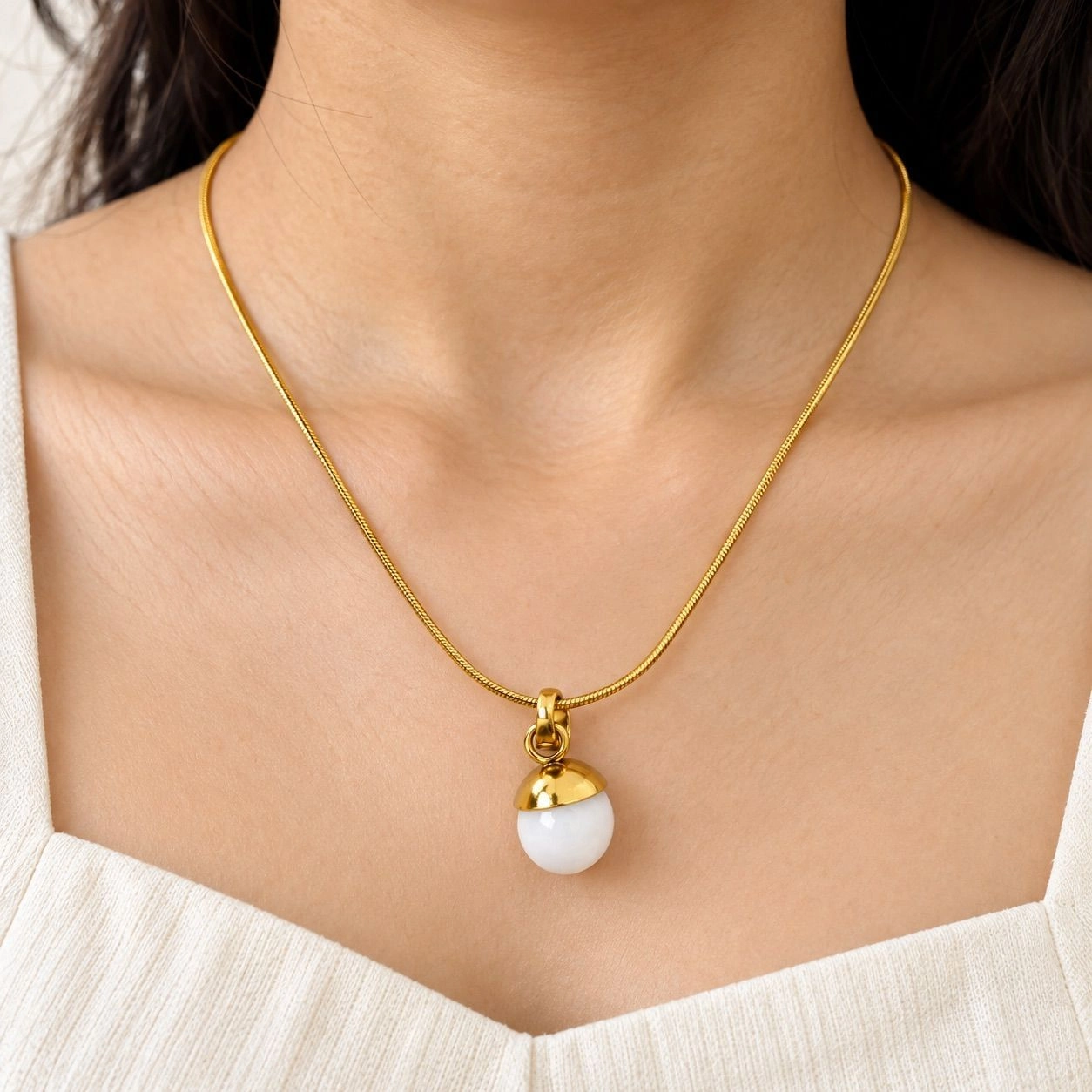 WHITE BEADED PENDANT NECKLACE 1
