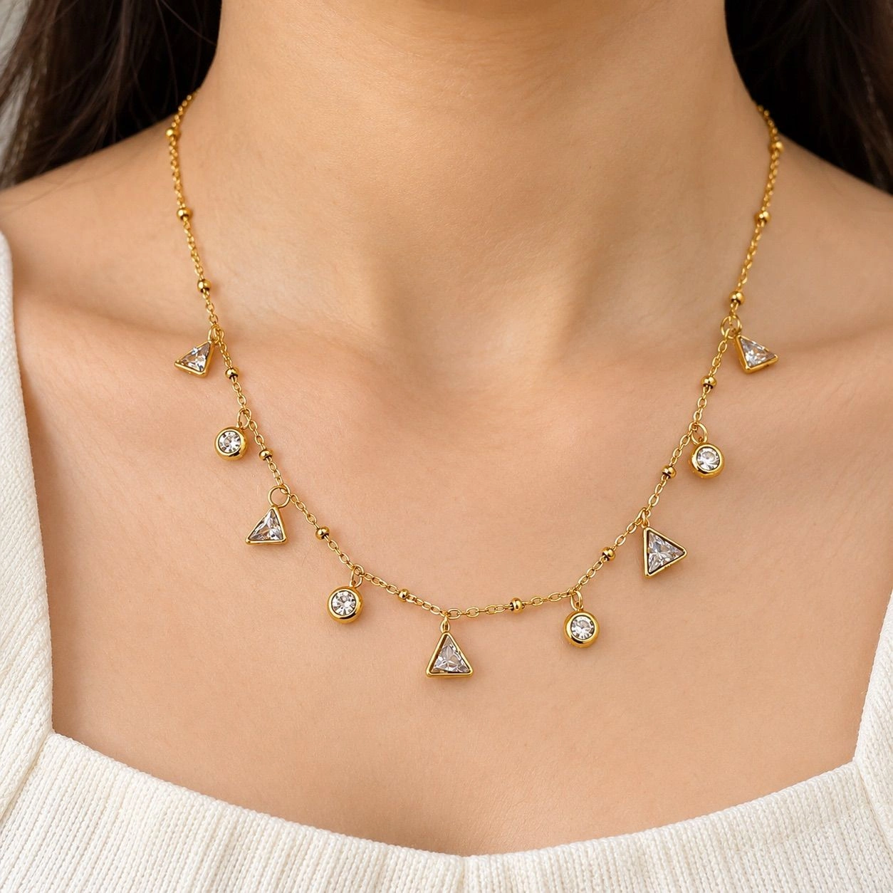 SPARKLING TRIANGLE & STONE NECKLACE 1