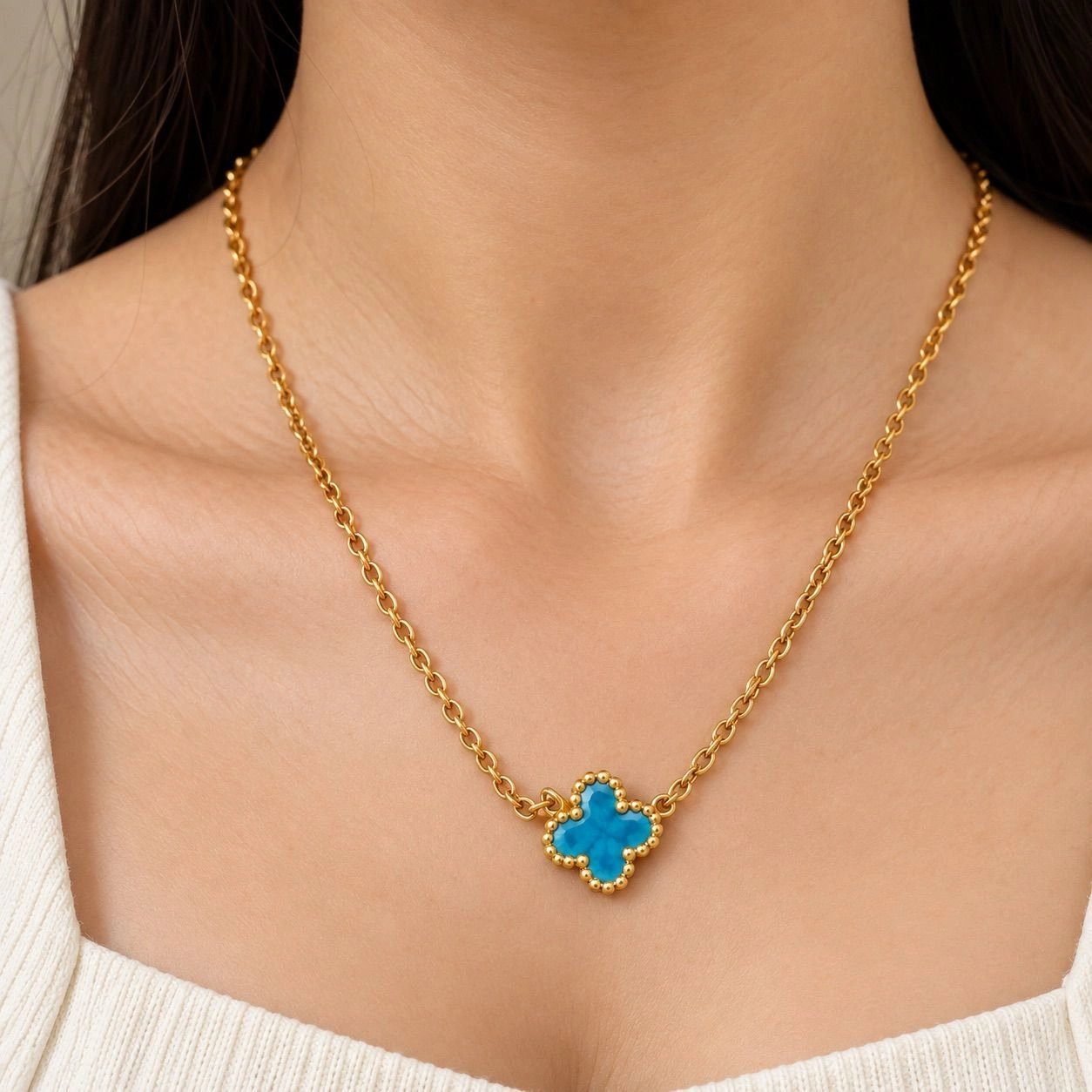 BLUE CLOVER PENDANT NECKLACE 1