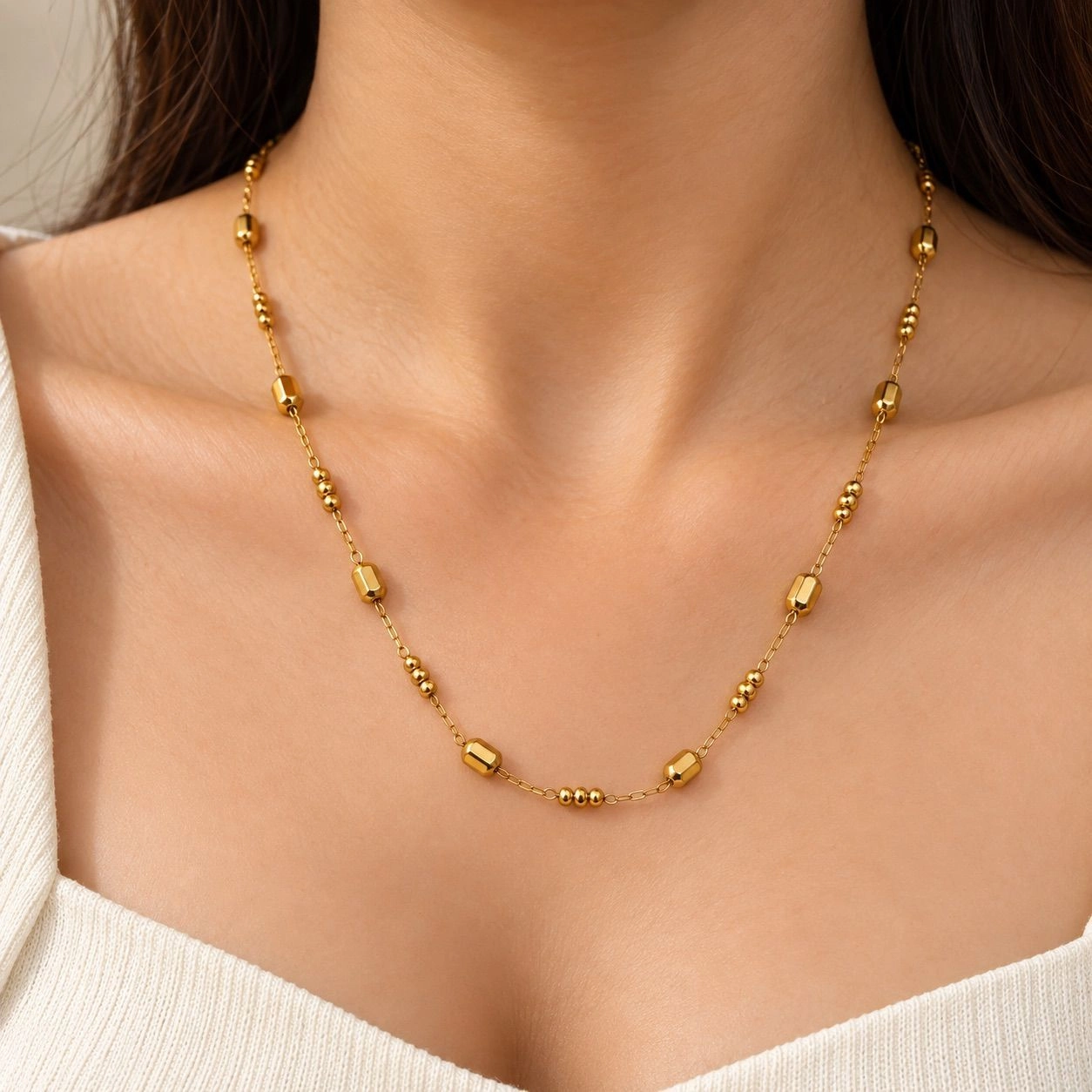 CHAIN NECKLACE WITH ALTERNATE SPHERICAL & CYLINDRICAL BEADS 1