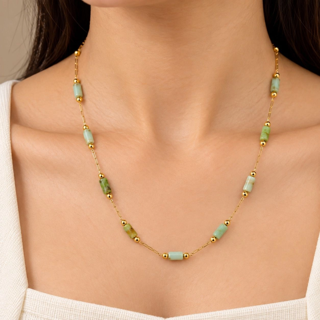 CHAIN NECKLACE WITH GREEN CYLINDRICAL GEMSTONE BEADS 1