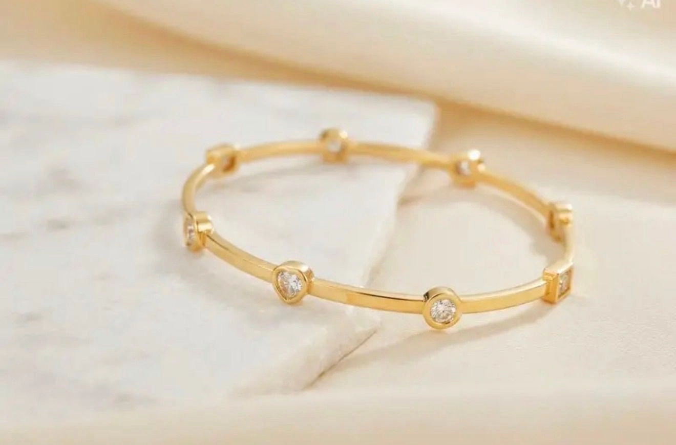 ROYAL GEMSTONE WHITE BANGLE