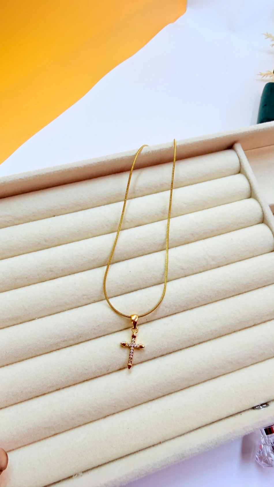 Cross neckchain