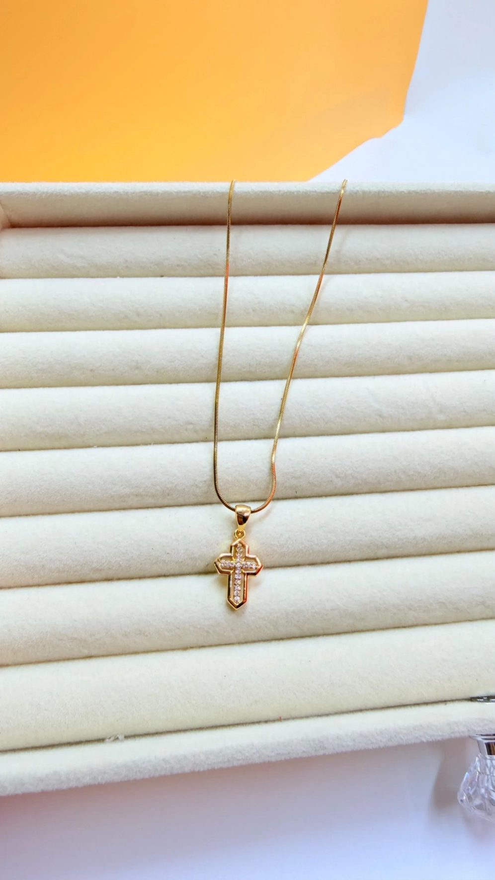 Cross neckchain