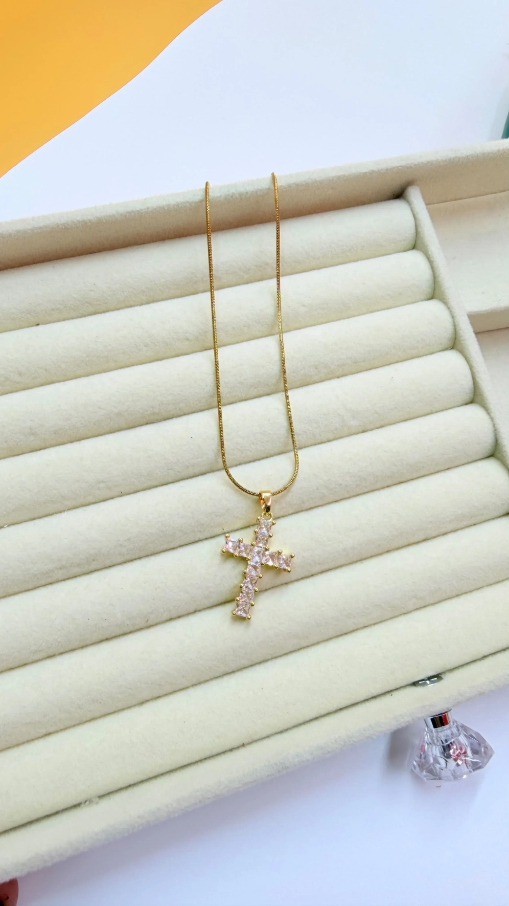 Cross neckchain
