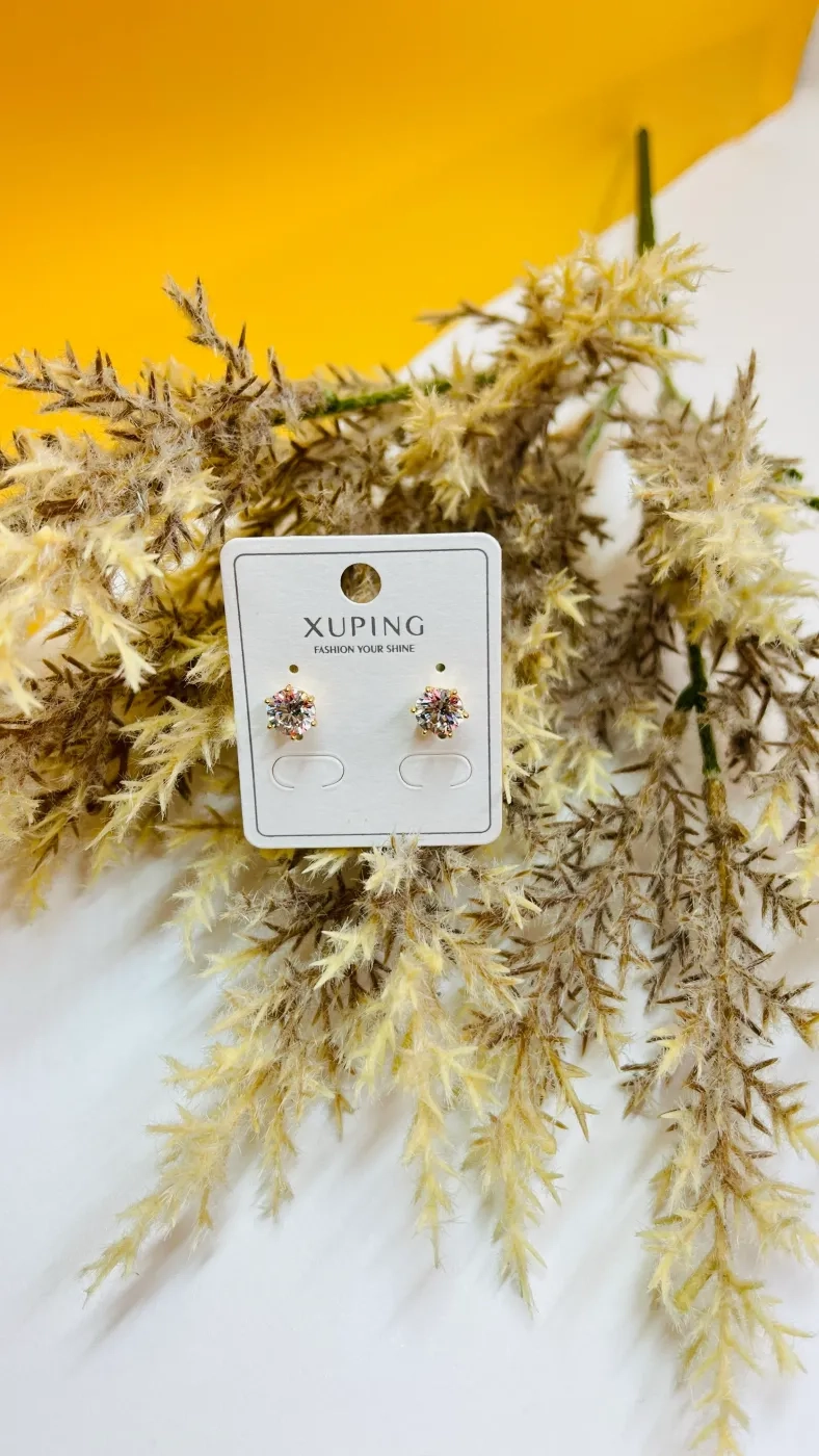 DIAMOND EARING