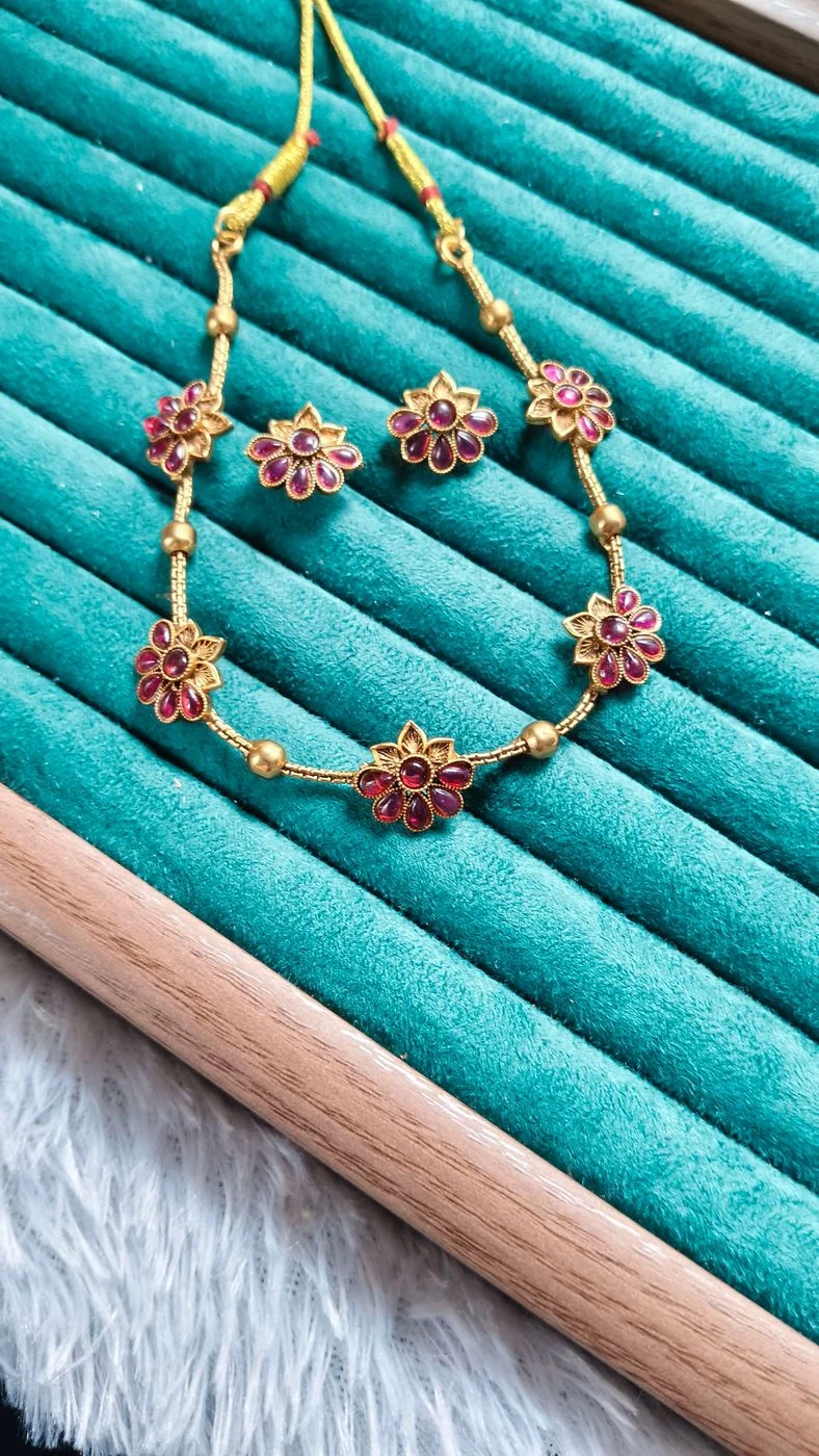 Gulabi floral choker set 3