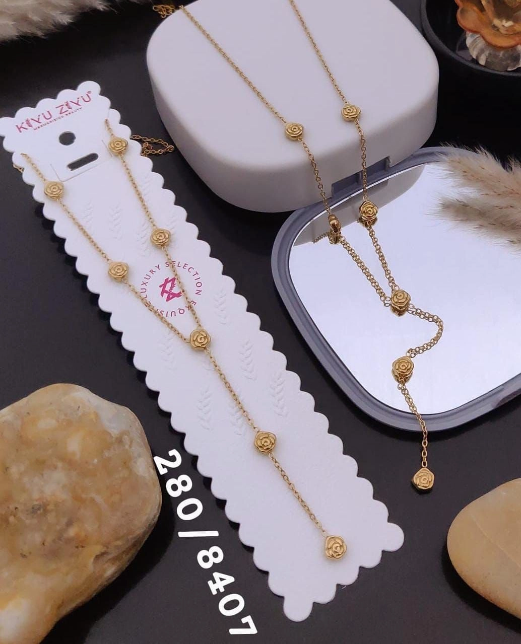 Hanging flower necklace