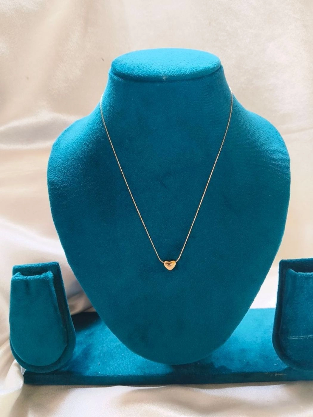 Minimal heart pendant