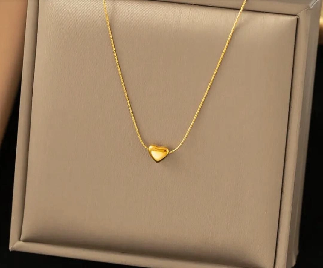 Minimal heart pendant