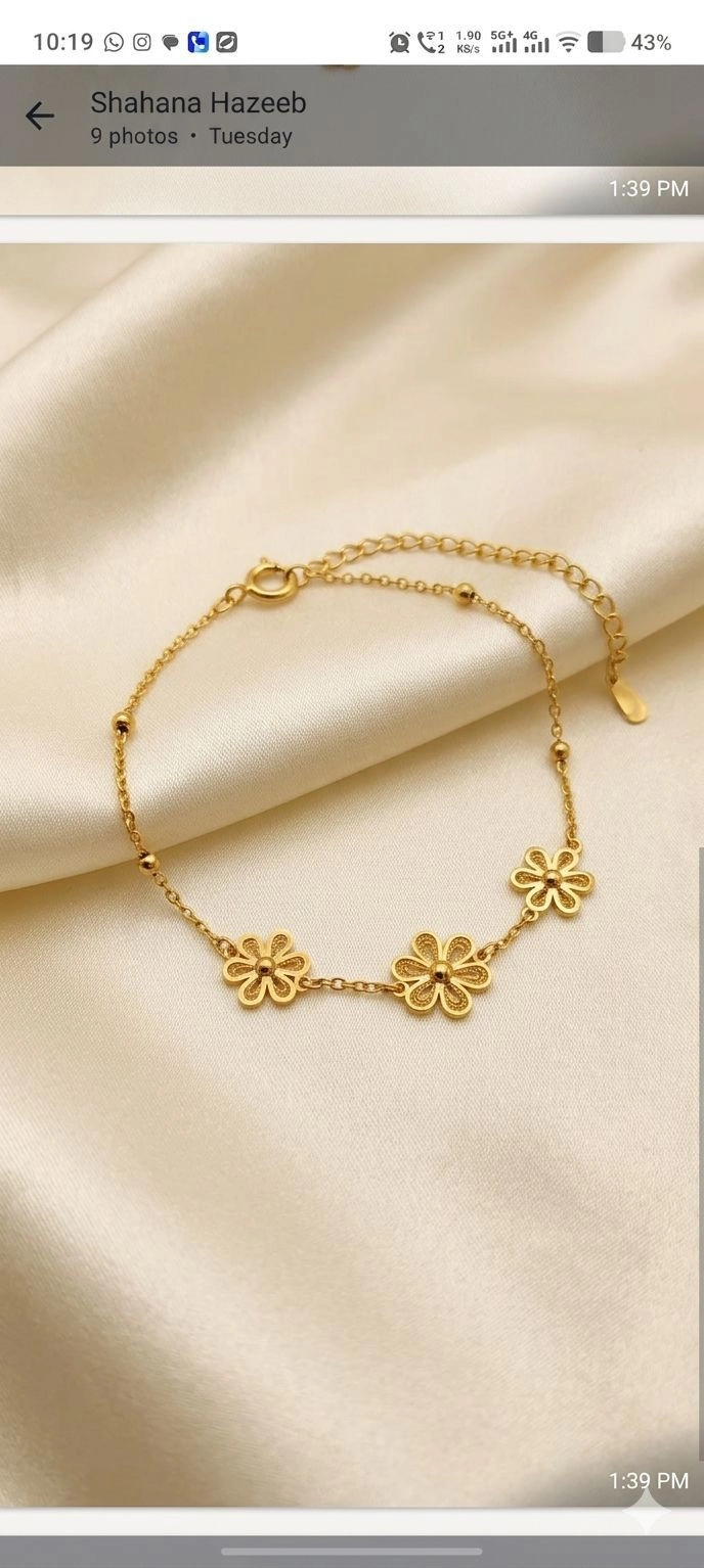 Daisy flower bracelet