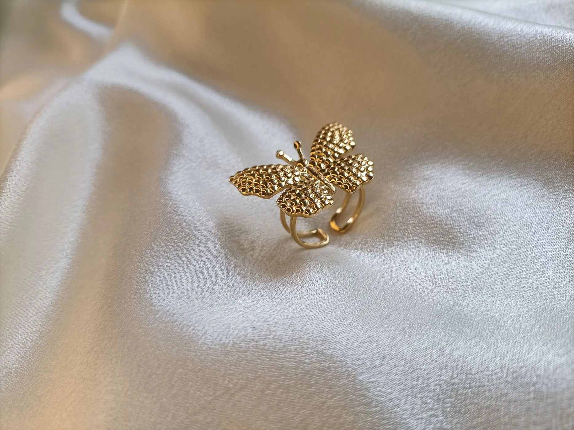 Butterfly ring