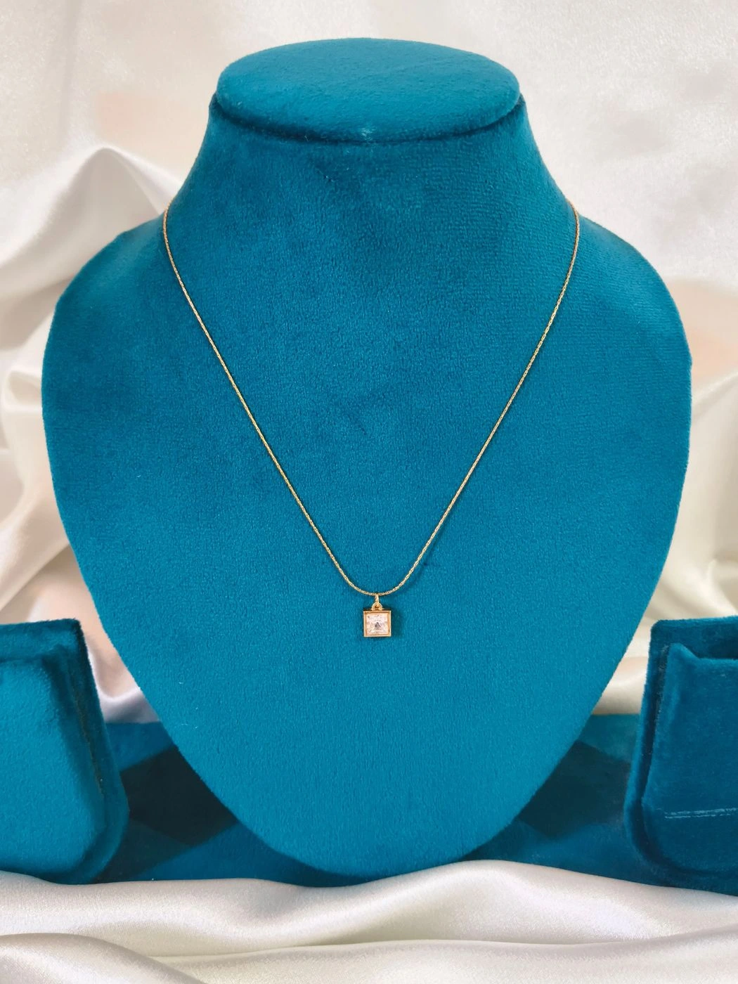 Minimal white stone pendant necklace