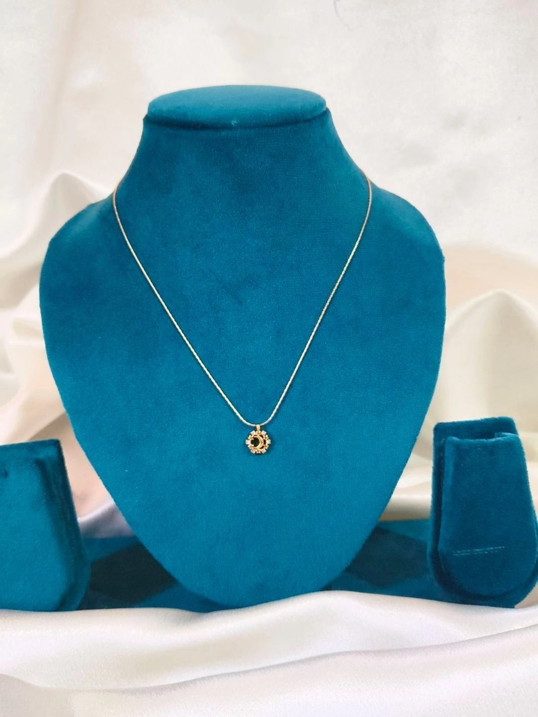 Moon and stars minimal neckchain