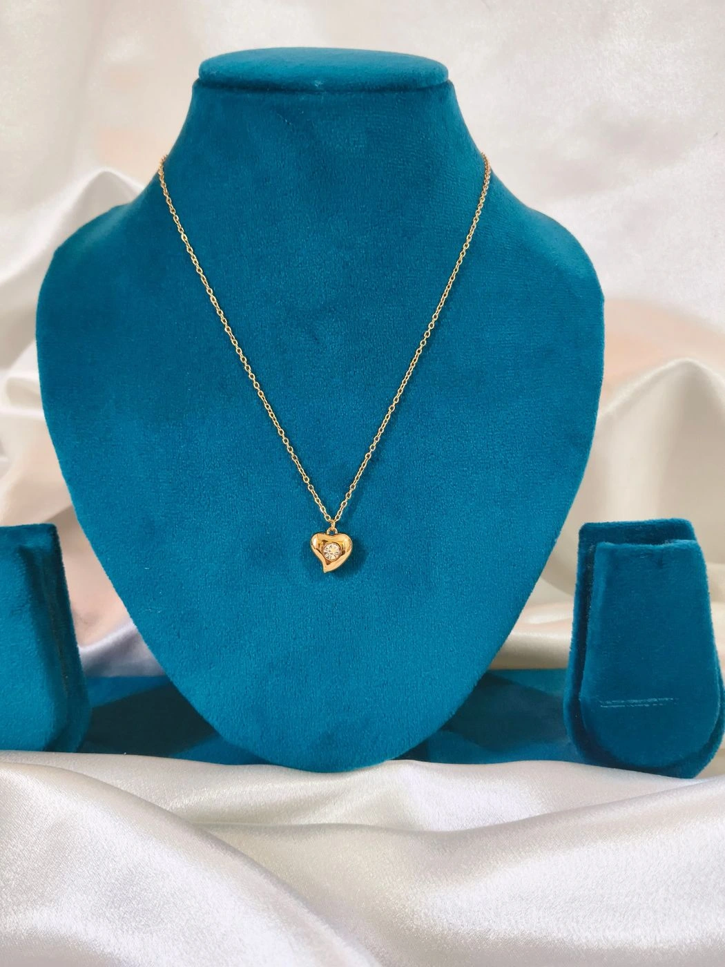 Heart pendant necklace