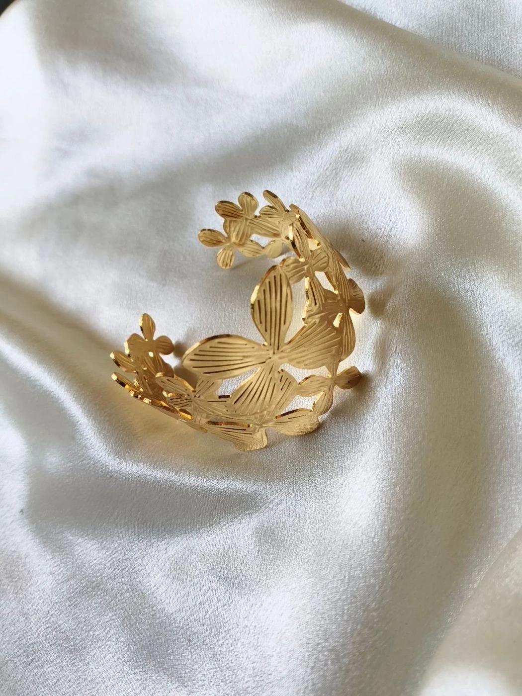 Cuff bangle