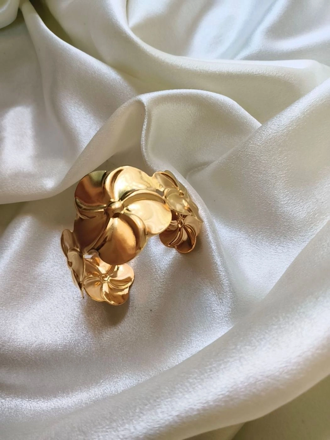 Cuff bangle