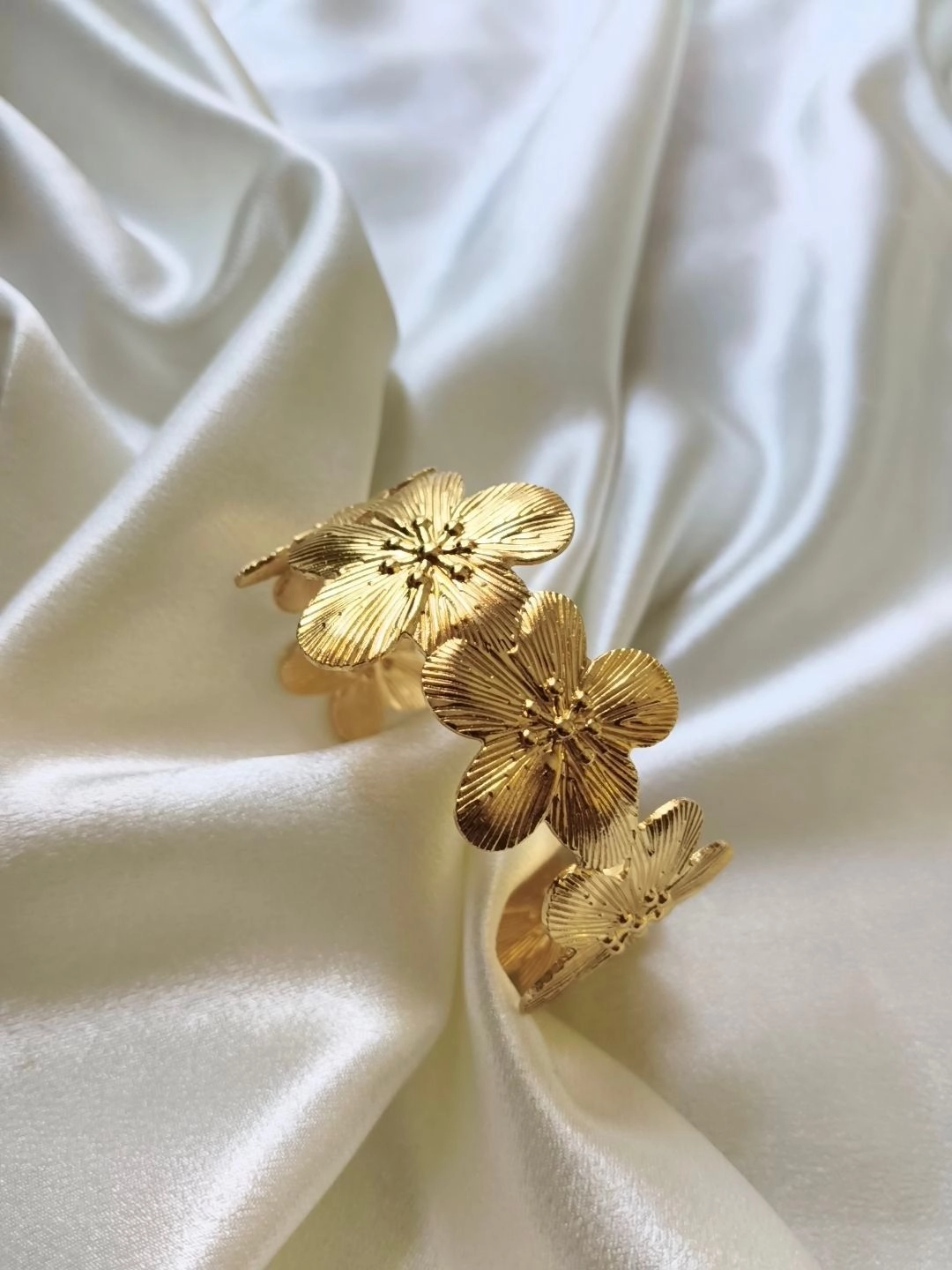 Cuff bangle