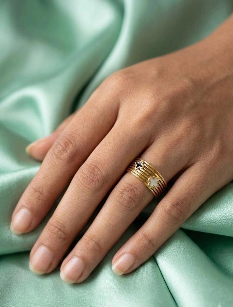 Clover ring