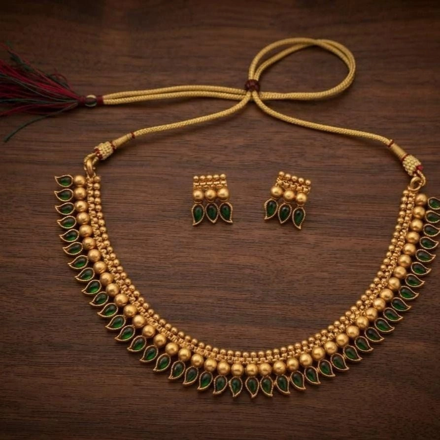 Royal emerald necklace set