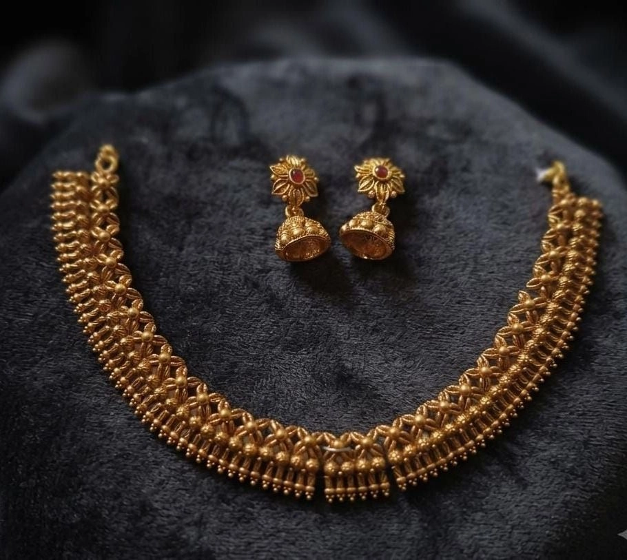Temple choker set