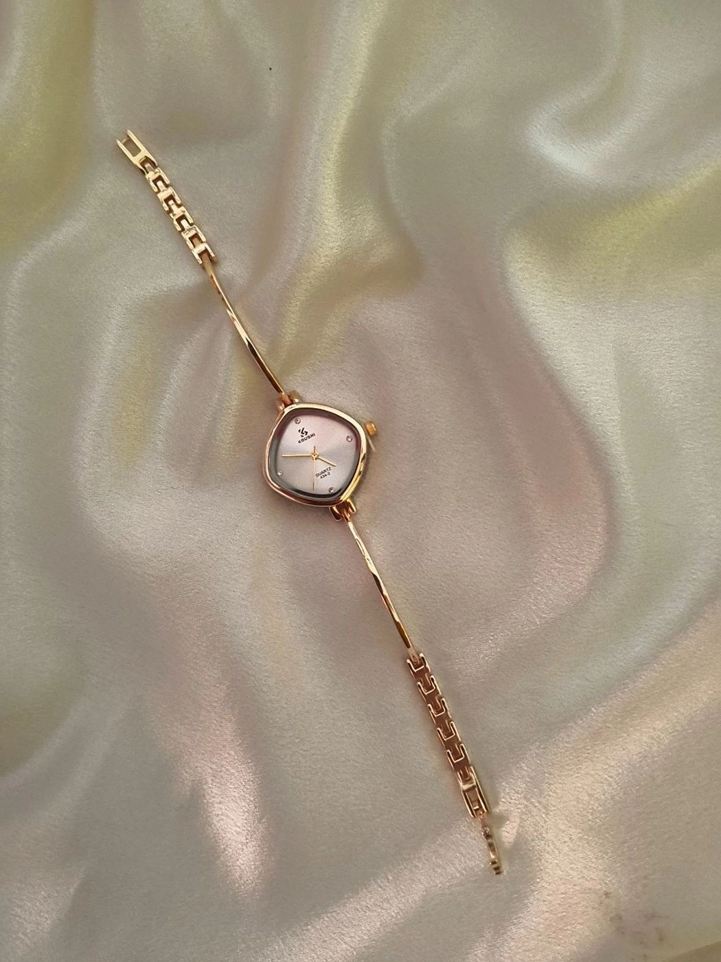 Sleek watch white