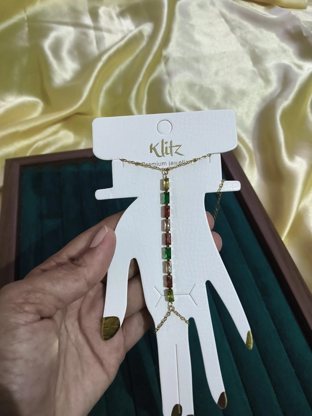 Multicolour Handchain