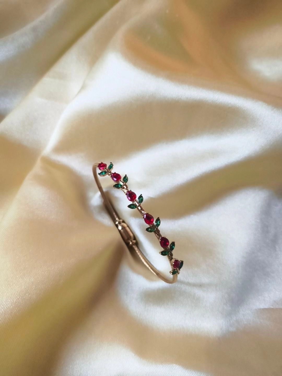 Red tulip bangle