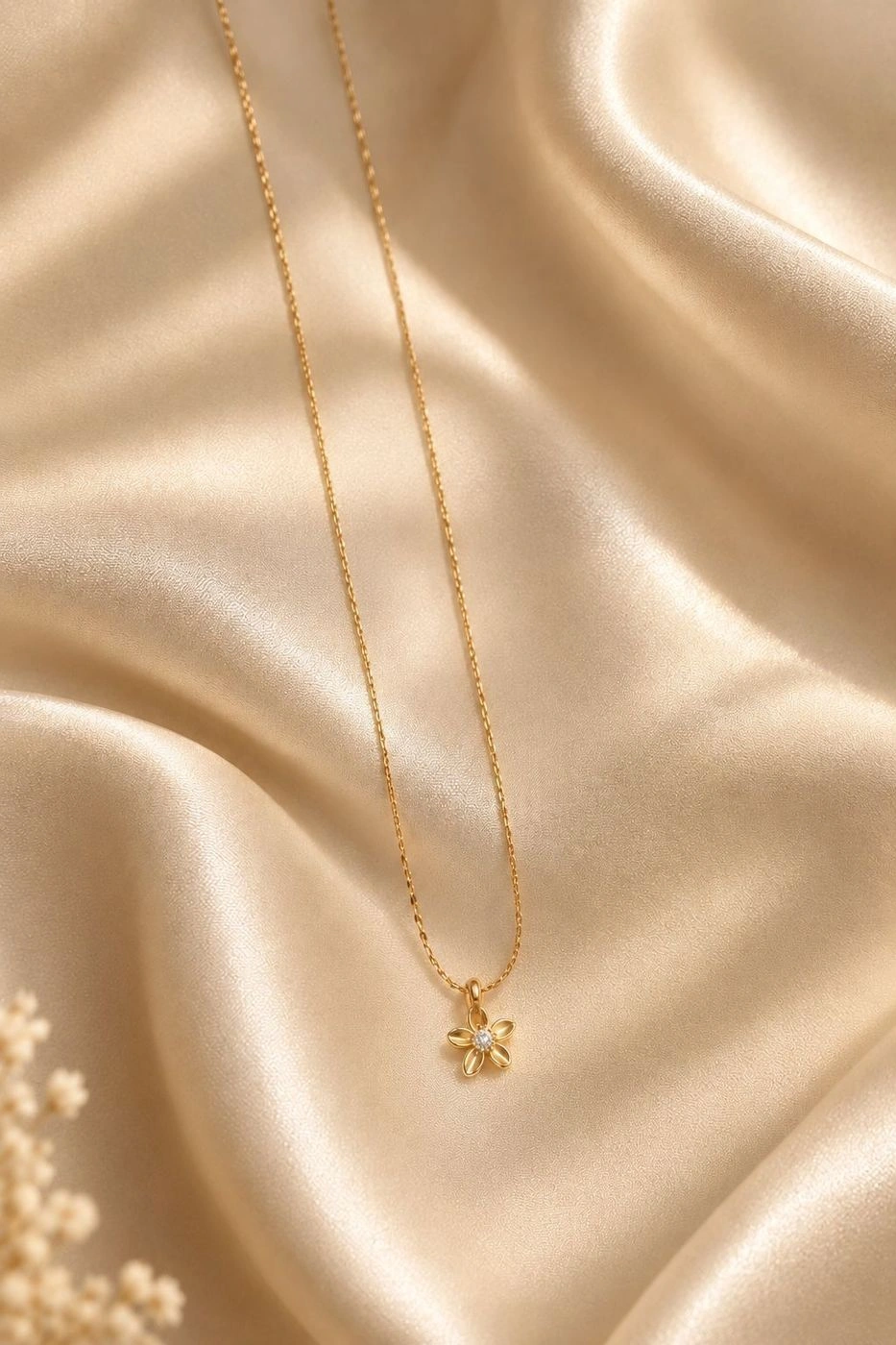 Minimum floral charm
